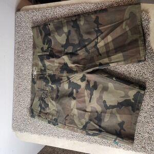 Levi's Strauss Signature Camo Shorts Men's Size 40 Outdoors Casual